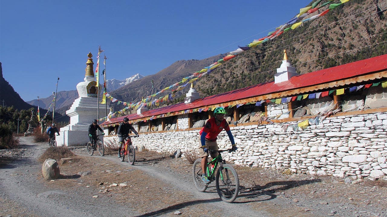 Mountain-bike-Nepal-with-the-best-team.jpg
