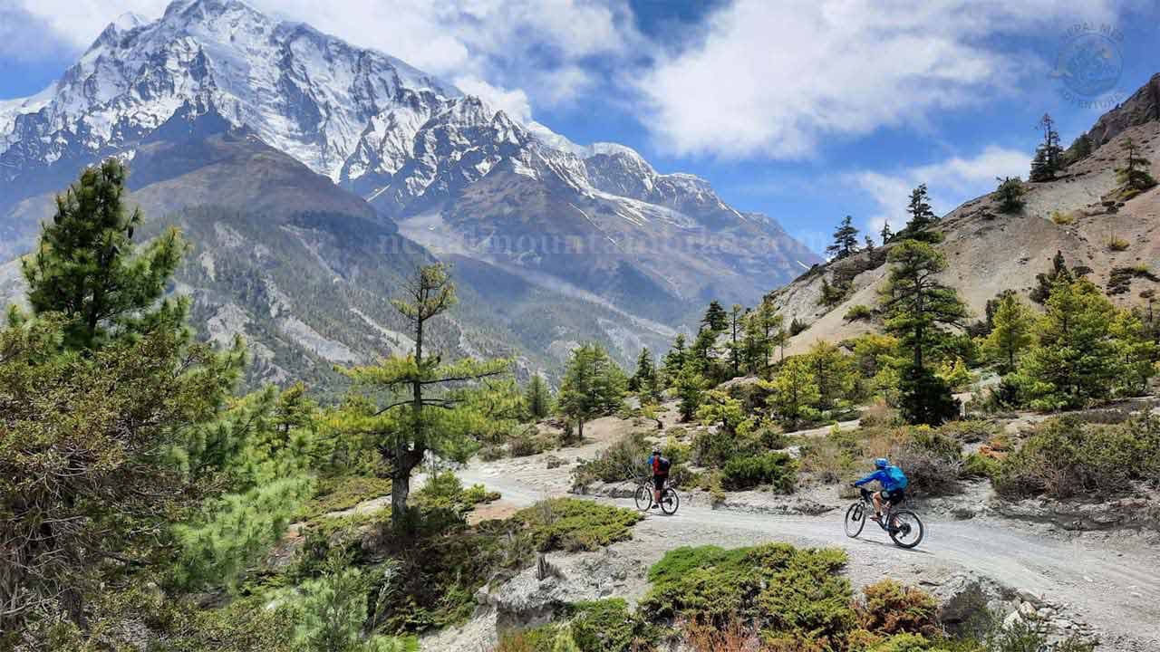 Annapurna-circuit-mountain-bike-tour-Nepal.jpg