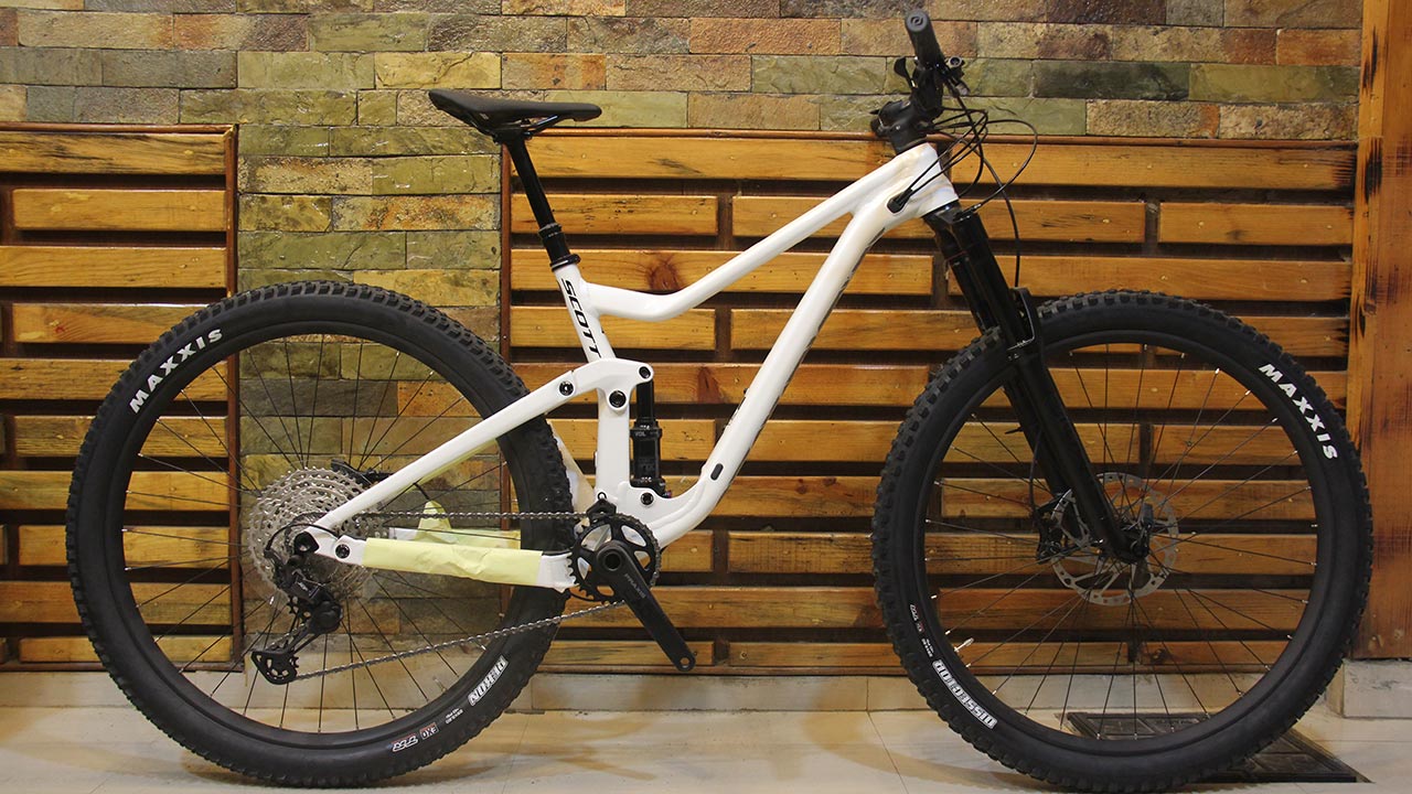 Scott Genius 940 mountain bike in Pokhara, Nepal.